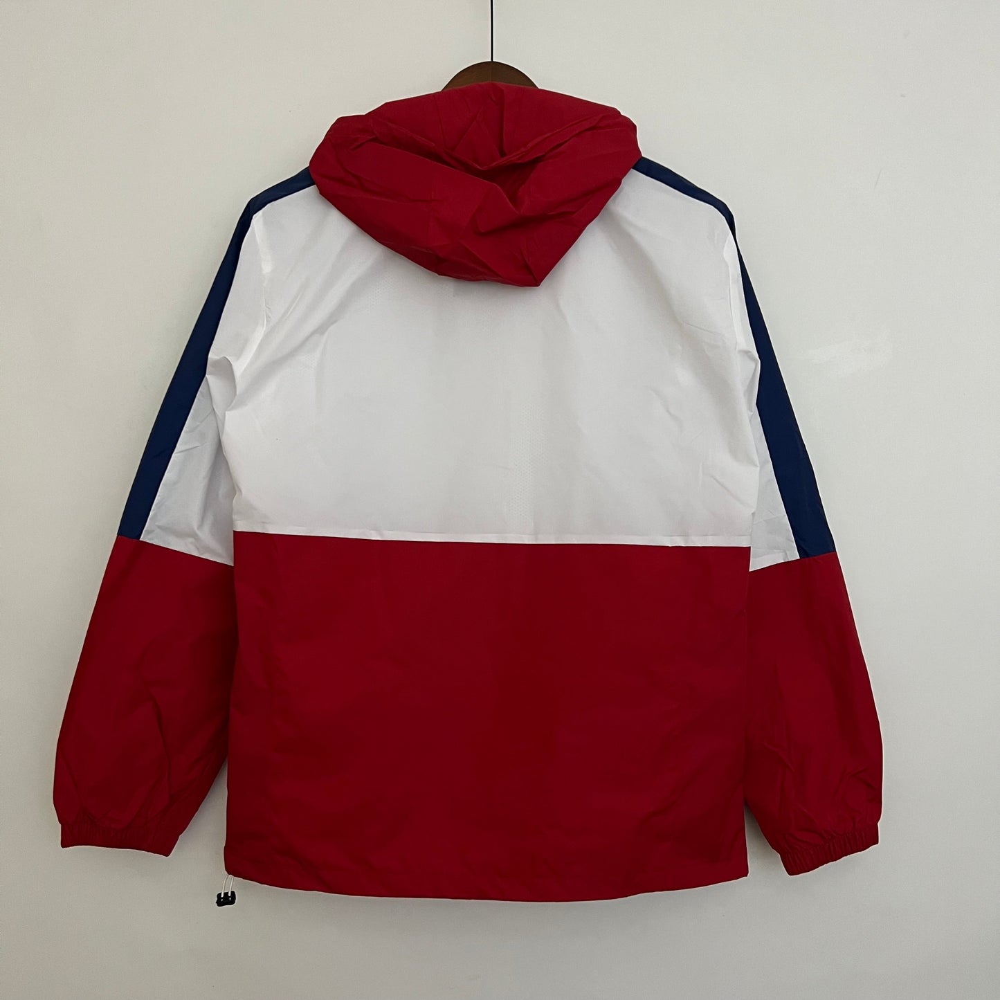 Jaqueta Corta-Vento - Nike 2023 branco, vermelho e azul com capuz
